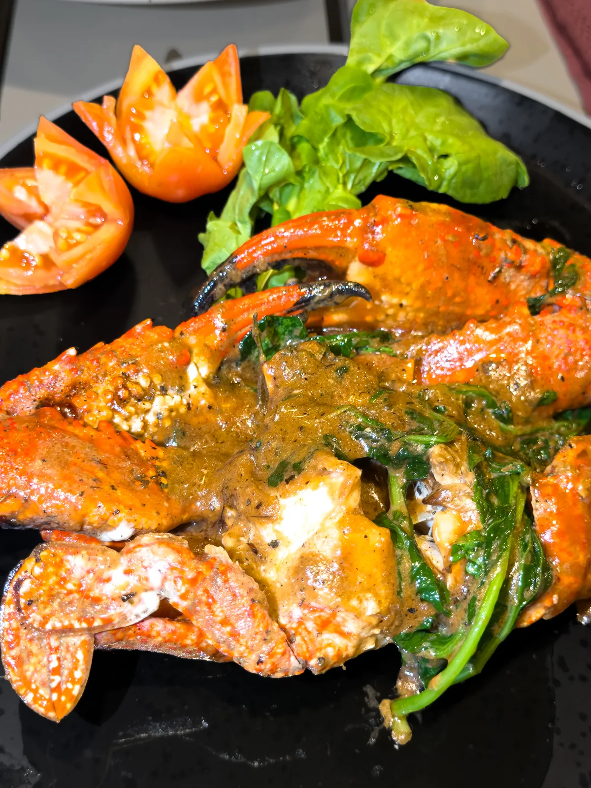 Краб с соусом, зеленью и томатами в Bliss Restaurant, Хиккадува